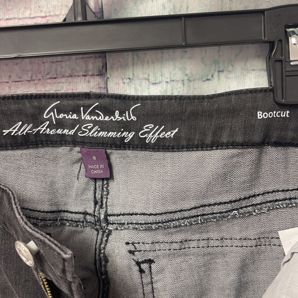 - Brand new Woman’s Gloria Vanderbilt jeans. Size 8 - Picture 6 of 12